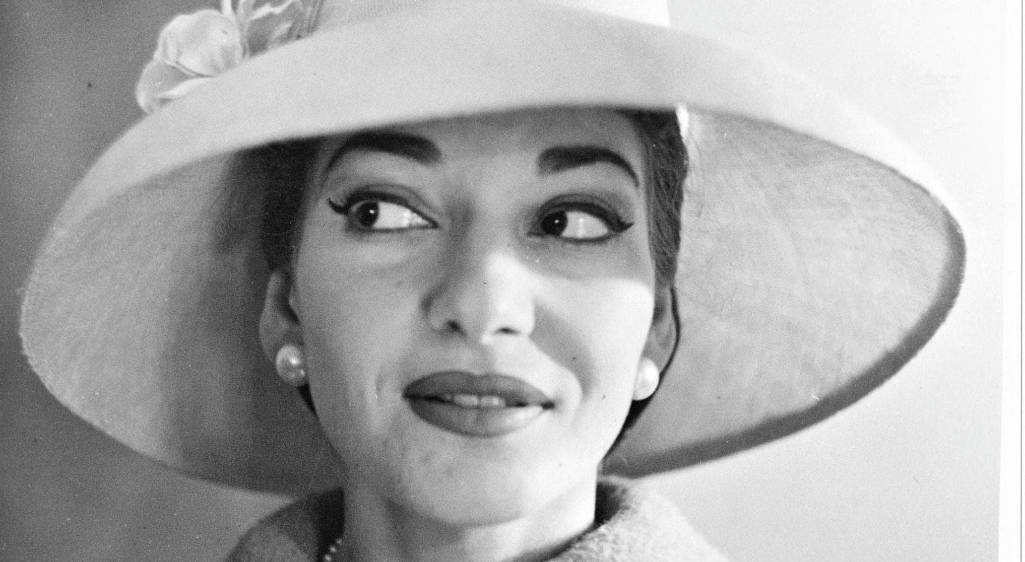 Alle Gallerie d'Italia di Milano, nel centenario della nascita di Maria Callas, una grande mostra di immagini d'epoca della diva, molte inedite o mai esposte - con Giovanni Gavazzeni