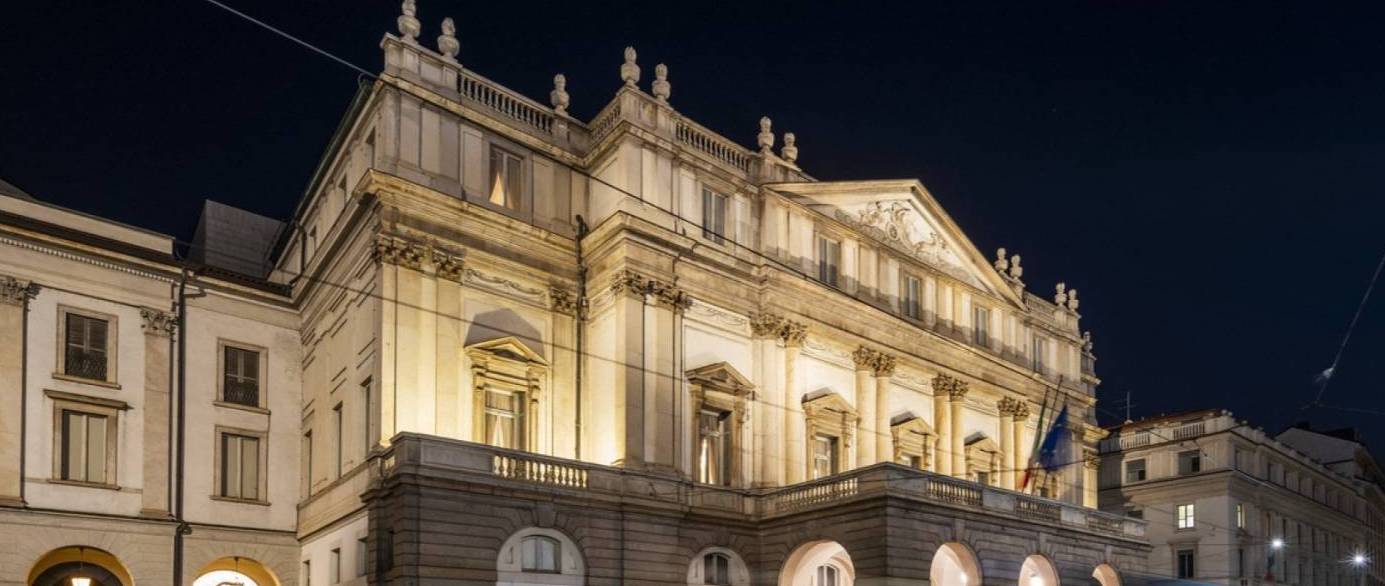 Un film corale che racconta quartieri e associazioni, cittadini e istituzioni, che da 10 anni partecipano a Prima Diffusa, il progetto che porta l'inaugurazione del Teatro alla Scala in 35 diversi luoghi di Milano